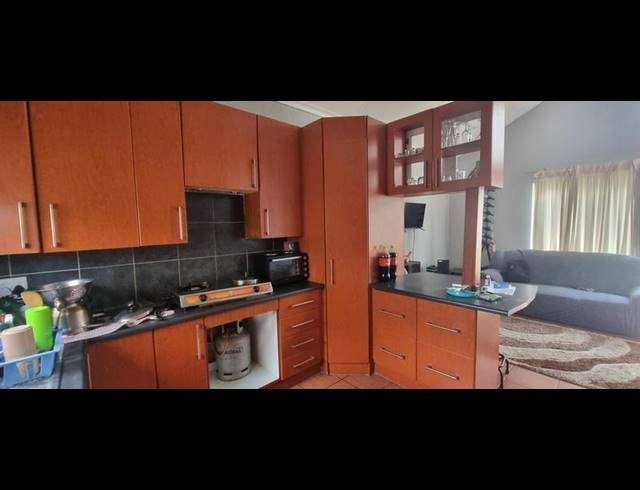 3 BEDROOM TOWNHOUSE FOR SALE IN HEUWELSIG ESTATE